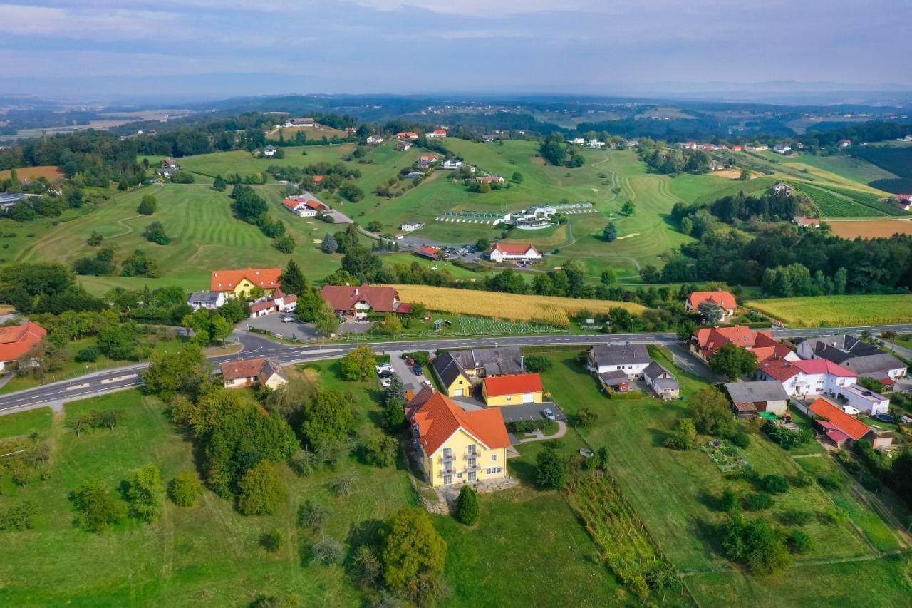 Golf & Thermenland Sonnenpension Fruehstueckshotel Burgauberg